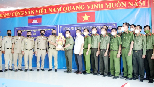 Giám đốc Công an An Giang gặp mặt các lực lượng chức năng Vương quốc Campuchia