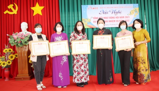 Hội Nữ doanh nhân tỉnh An Giang hỗ trợ hơn 600 triệu đồng công tác an sinh xã hội và phòng, chống dịch