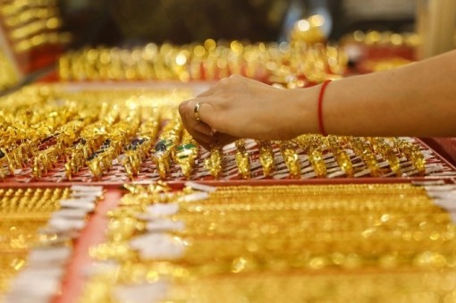 Giá vàng hôm nay 23-1: Vàng ‘nổi sóng’ lên gần 62 triệu đồng/lượng