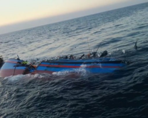 Hàng chục người bị mất tích trong vụ lật thuyền ngoài khơi Florida, Mỹ