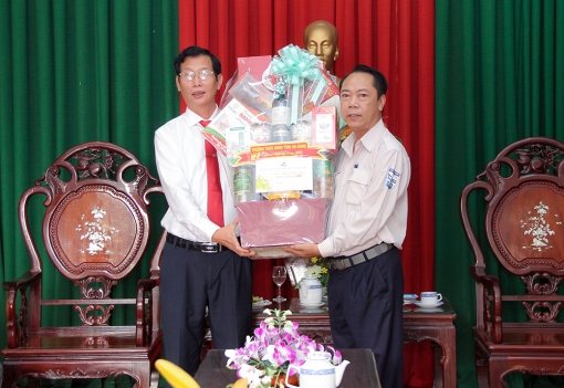 Phó Chủ tịch UBND tỉnh An Giang Lê Văn Phước thăm, chúc Tết doanh nghiệp