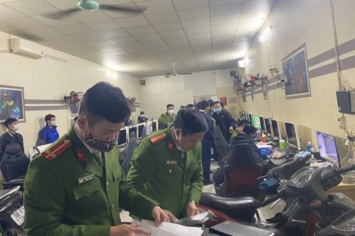 Triệt phá đường dây bán vé máy bay giả cho người Việt Nam ở nước ngoài