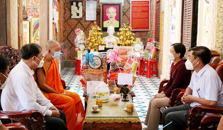 Thăm, chúc Tết Chol Chnam Thmay tại các điểm chùa