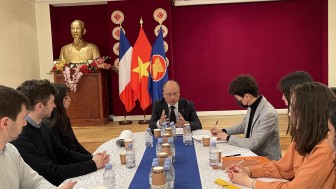 Sinh viên khoa học chính trị Pháp tìm hiểu về quan hệ Việt Nam với Pháp và EU