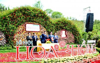 Lễ hội hoa hồng thu hút hơn 30 nghìn lượt du khách đến Sa Pa