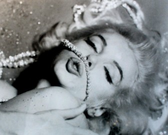 Tại sao phong cách của Marilyn Monroe trở thành xu hướng của năm 2022