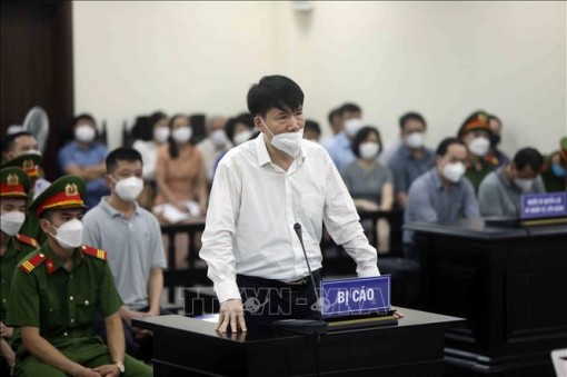 Xét xử vụ buôn bán thuốc giả: Bị cáo Trương Quốc Cường bị đề nghị từ 7-8 năm tù