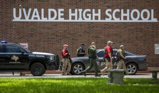 Xả súng trong trường tiểu học Mỹ: Số người chết tăng lên 21