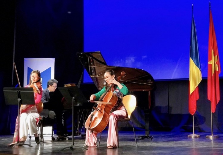 Đêm nhạc Giai điệu hữu nghị Việt Nam - Romania