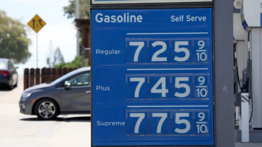 Giá xăng ở Mỹ chạm ngưỡng cao nhất mọi thời đại
