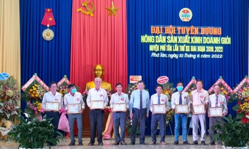 Tuyên dương 14.736 nông dân ở Phú Tân sản xuất – kinh doanh giỏi