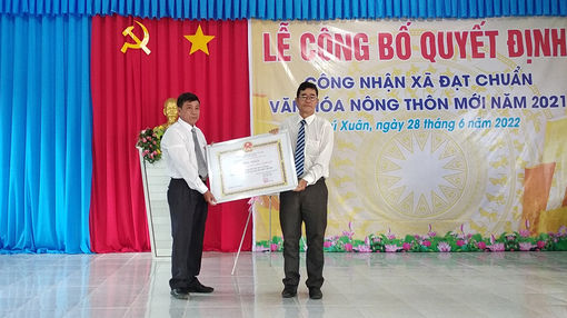 Xã Phú Xuân đón nhận bằng đạt chuẩn “Xã văn hóa nông thôn mới” 2 năm liền