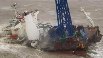 Chìm tàu ngoài khơi Hong Kong, 30 người mất tích