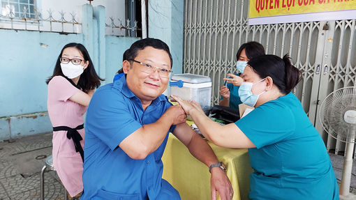 Hơn 100 cán bộ, công chức, viên chức Bảo hiểm Xã hội An Giang tiêm vaccine phòng COVID-19 mũi 4