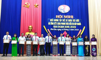 Biểu dương 17 tập thể và 78 cá nhân tiêu biểu trong phong trào “Đền ơn đáp nghĩa” ở Phú Tân