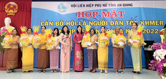 An Giang họp mặt cán bộ nữ  dân tộc thiểu số Khmer nhân dịp lễ Sen Dolta năm 2022