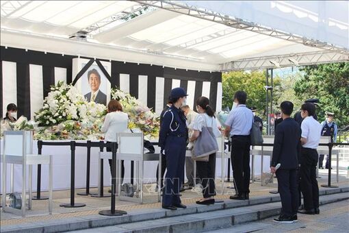 Đông đảo người dân Nhật Bản tới viếng cố Thủ tướng Abe Shinzo