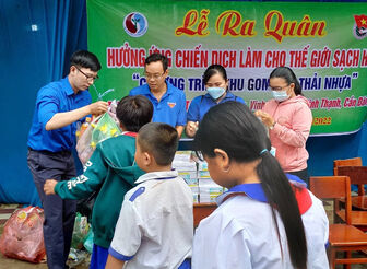 Huyện đoàn Châu Thành tổ chức Chương trình “Thu gom rác thải nhựa”