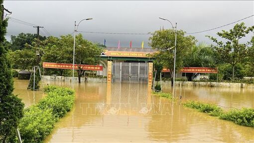 Gần 35.000 học sinh miền núi Hà Tĩnh tạm dừng đến trường do ảnh hưởng mưa lũ