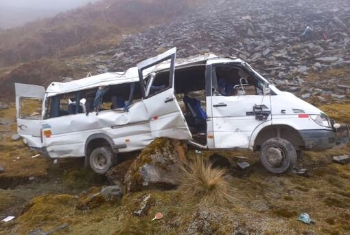Peru: Xe khách mất lái lao xuống vực, hàng chục người thương vong