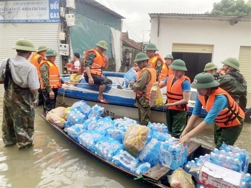 Hỗ trợ khẩn cấp người dân bị thiệt hại do bão lũ tại Nghệ An, Hà Tĩnh