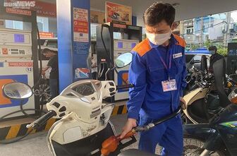 Ngày mai, giá xăng có thể giảm về sát 20.000 đồng/lít
