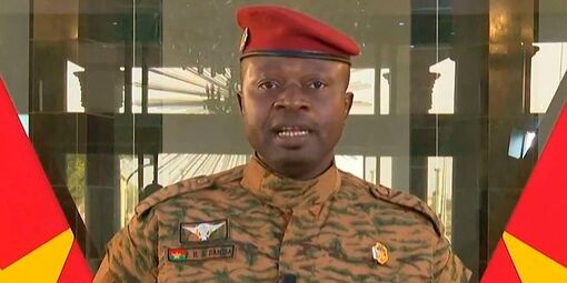 Cựu lãnh đạo chính quyền quân sự ở Burkina Faso từ chức để tránh đối đầu nghiêm trọng