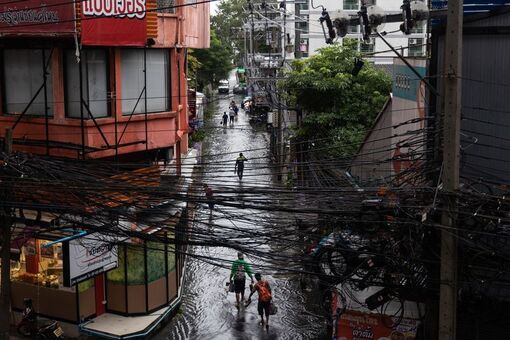 Thái Lan khuyên người dân làm việc tại nhà vì mưa lớn bất thường
