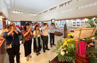 Đoàn công tác UBMTTQVN tỉnh An Giang dâng hoa, dâng hương tưởng niệm Anh hùng Lực lượng Vũ trang nhân dân Phan Thị Ràng