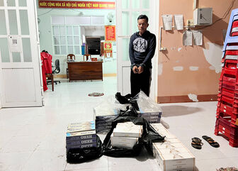 Cảnh sát đường thủy Công an An Giang bắt 2 vụ vận chuyển gần 2.000 bao thuốc lá lậu