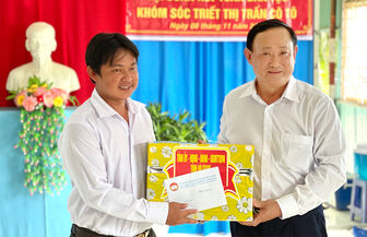 Chủ tịch UBMTTQVN tỉnh An Giang Nguyễn Tiếc Hùng dự Ngày hội Đại đoàn kết tại Cô Tô
