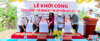 UBND thị trấn Chợ Mới khởi công nâng cấp đường Nguyễn Huệ