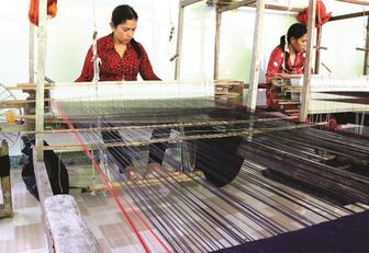 Duy trì và phát triển nghề dệt thổ cẩm truyền thống ở xã Văn Giáo