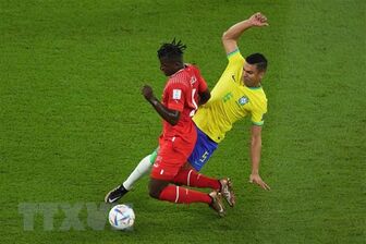 Truyền thông Brazil lo lắng về lối chơi của Selecao