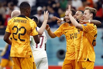 Hà Lan thắng dễ Qatar, đoạt ngôi đầu bảng A