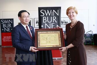 Chủ tịch Quốc hội Vương Đình Huệ thăm Đại học Swinburne của Australia