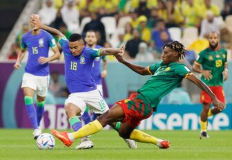 Thua sốc Cameroon phút bù giờ, Brazil suýt mất ngôi đầu bảng