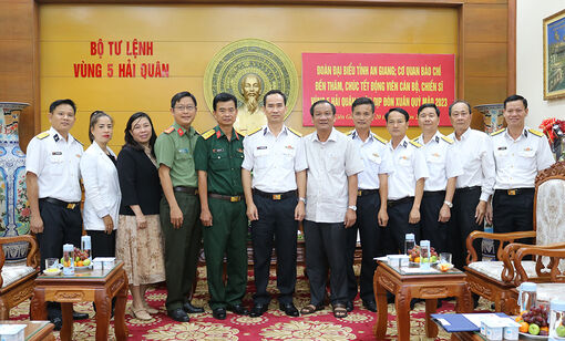 Đoàn lãnh đạo tỉnh An Giang thăm, chúc Tết Bộ Tư lệnh Vùng 5 Hải quân