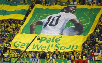 Thế giới bóng đá đang hướng về Pele