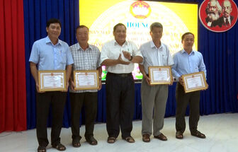 Họp mặt chức sắc, chức việc và tổng kết công tác mặt trận huyện Phú Tân