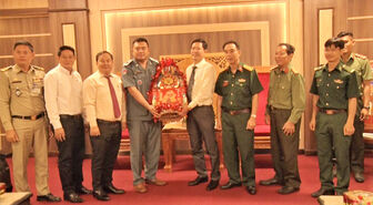 Đoàn đại biểu huyện Boray Chulsa thăm, chúc Tết chính quyền và nhân dân TP. Châu Đốc
