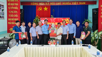 Phó Chủ tịch UBND tỉnh An Giang Trần Anh Thư thăm hợp tác xã ngày cuối năm