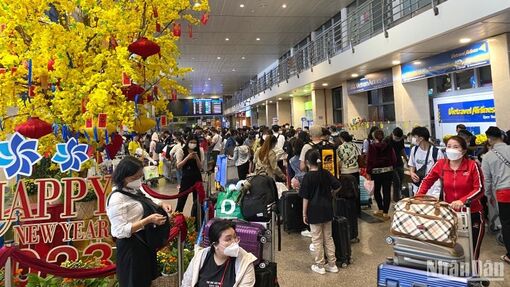 Mùng 4 Tết có 857 chuyến bay tại sân bay Tân Sơn Nhất