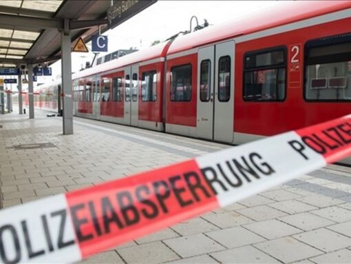 Đức: Tấn công bằng dao trên tàu khiến 7 người thương vong