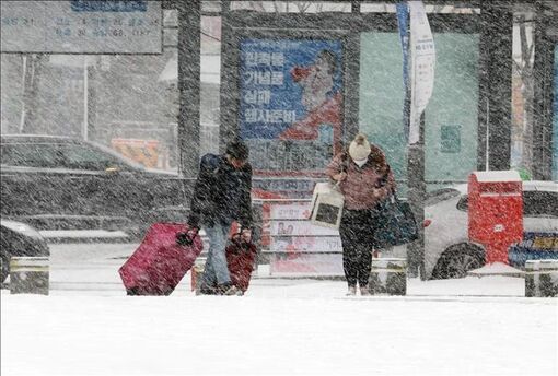Rét đậm, tuyết rơi dày tại nhiều khu vực ở Hàn Quốc