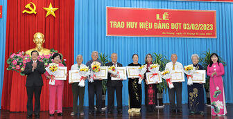 Tự hào 93 mùa Xuân có Đảng
