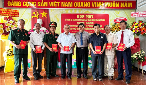 Đảng ủy 2 phường Bình Khánh và Mỹ Xuyên họp mặt kỷ niệm 93 năm Ngày thành lập Đảng Cộng sản Việt Nam 3/2
