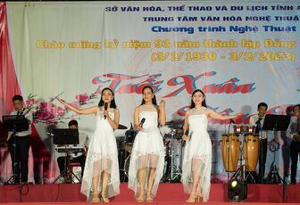 Biểu diễn Chương trình nghệ thuật kỷ niệm 93 năm Ngày thành lập Đảng Cộng sản Việt Nam, chủ đề “Tuổi Xuân dâng Đảng”