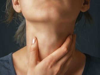Bệnh ung thư vòm họng có biểu hiện gì?