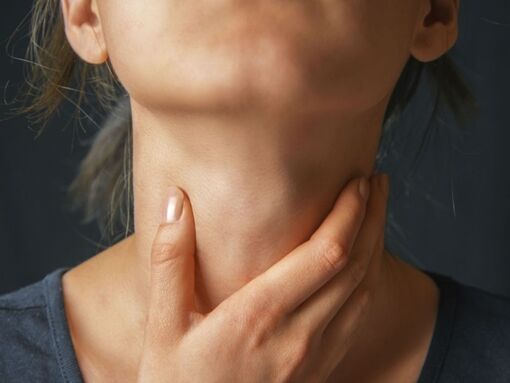 Bệnh ung thư vòm họng có biểu hiện gì?